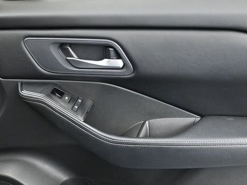 Used 2024 Nissan Rogue SV image 29