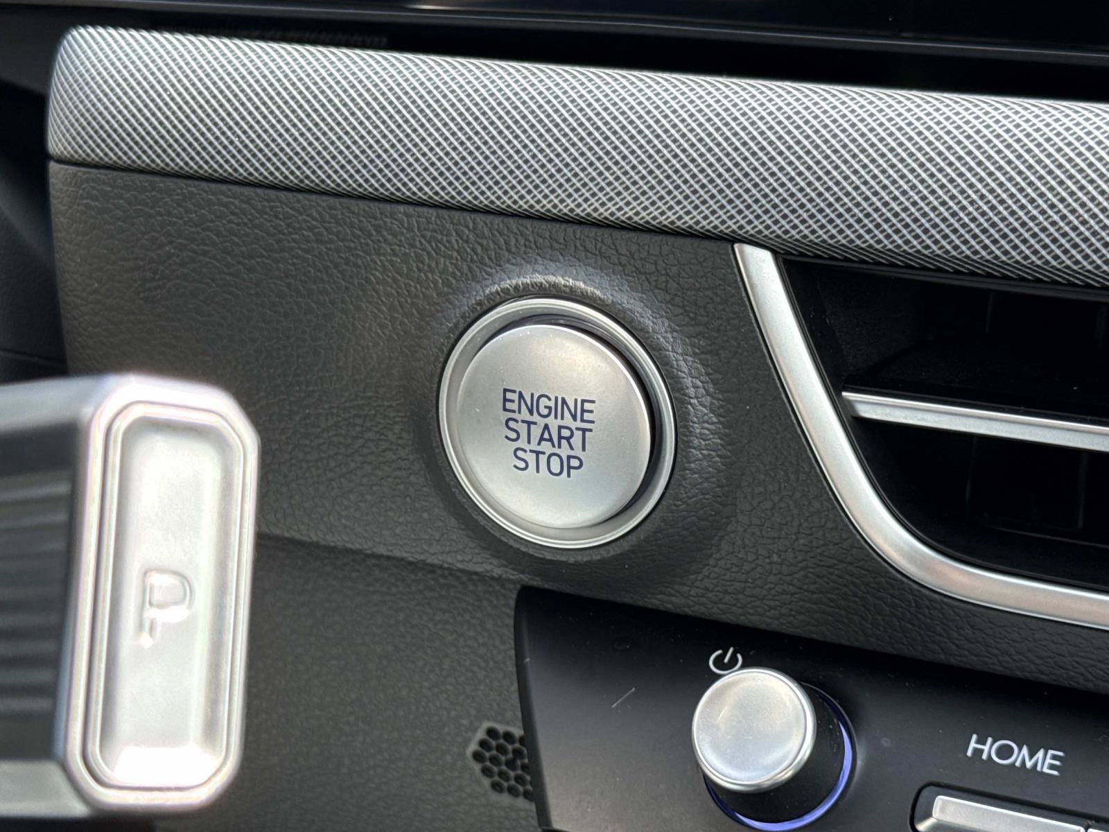 Certified 2025 Hyundai Sonata SEL AWD/4WD image 15
