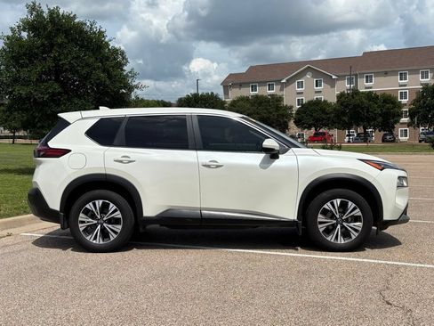 Used 2023 Nissan Rogue SV FWD image 4