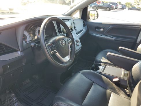 Certified 2016 Toyota Sienna SE FWD image 19