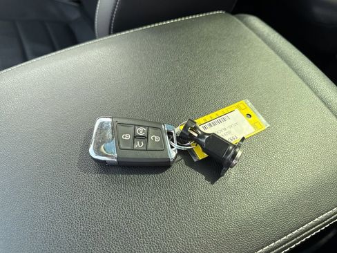 Certified 2023 Volkswagen Atlas SEL Premium image 30