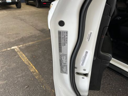 Used 2025 Jeep Compass Trailhawk AWD/4WD image 28