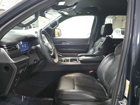 Used 2024 Jeep Wagoneer L Series II w/ Flexible Seating Group AWD/4WD image 24