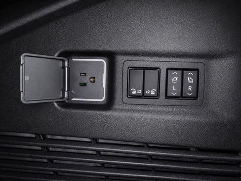 Used 2026 Chevrolet Suburban RST AWD/4WD image 53