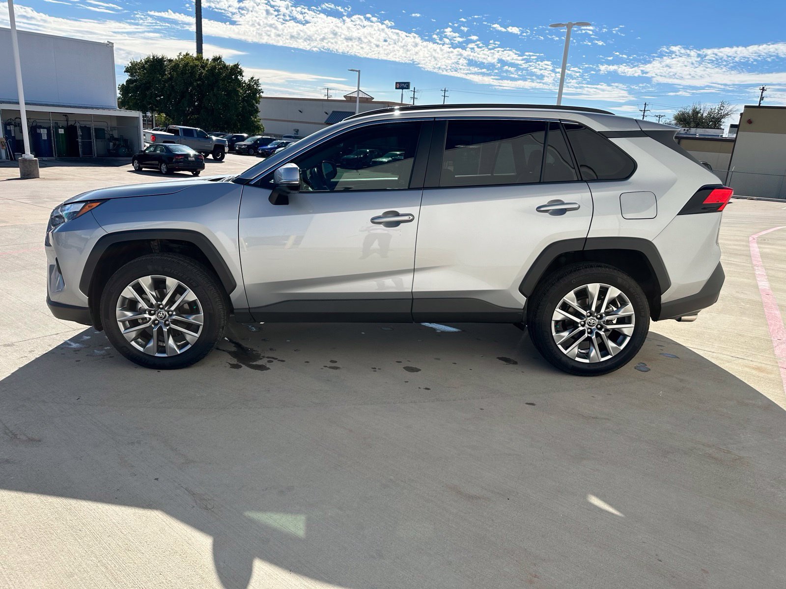 Used 2025 Toyota RAV4 XLE Premium FWD image 4