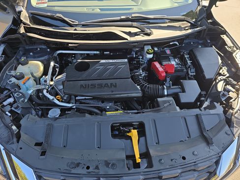 Used 2023 Nissan Rogue SV image 31