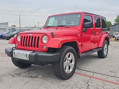 Used 2014 Jeep Wrangler Unlimited Sahara w/ Connectivity Group AWD/4WD image 3