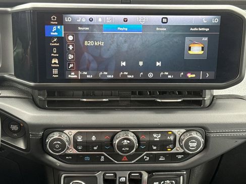 Used 2025 Jeep Wrangler Unlimited Sahara w/ Safety Group AWD/4WD image 13