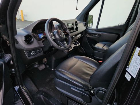 Used 2022 Mercedes-Benz Sprinter 2500 image 7