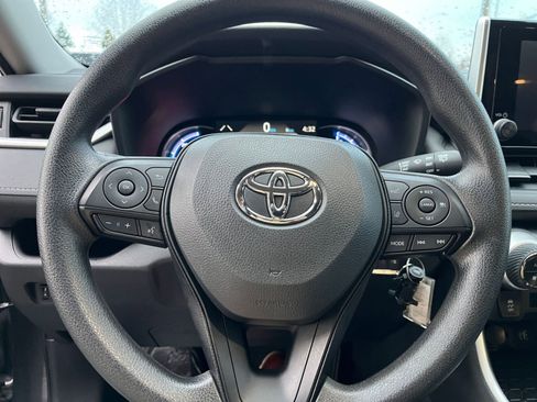 Used 2025 Toyota RAV4 LE image 28