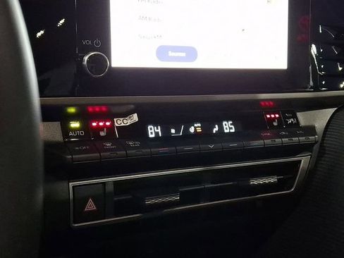 Certified 2025 Toyota Camry SE w/ Convenience Package image 17