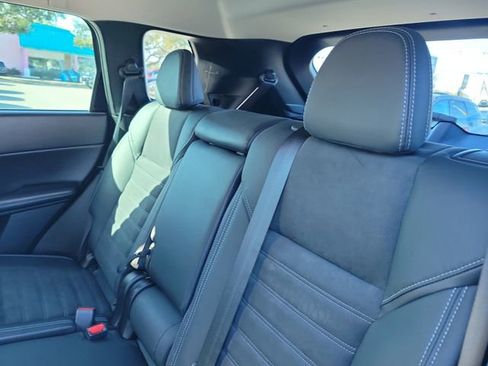 Used 2023 Mitsubishi Outlander SE image 13