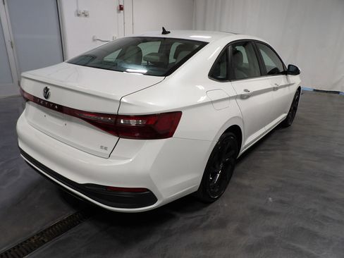 Used 2025 Volkswagen Jetta SE w/ Sunroof Package FWD image 4