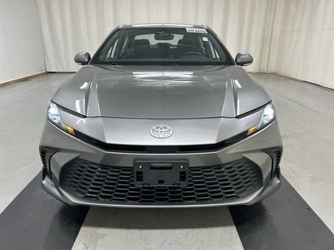 Used 2025 Toyota Camry SE w/ Convenience Package AWD/4WD image 3
