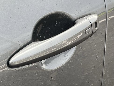 Used 2023 Nissan Rogue SV w/ SV Premium B Package image 13