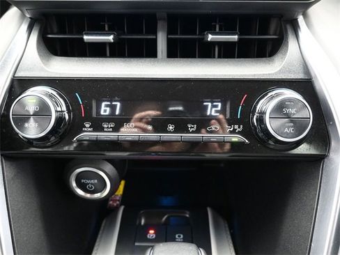 Used 2024 Toyota Venza LE image 9