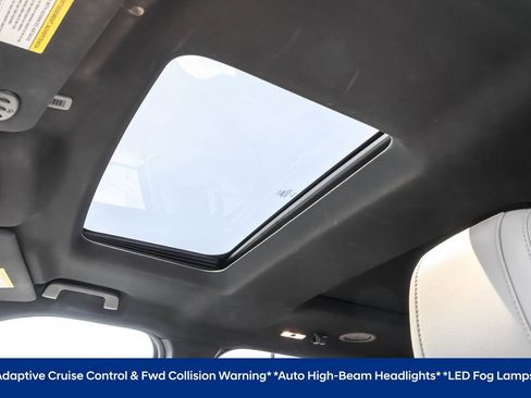 Used 2018 Ford Explorer XLT w/ Equipment Group 202A AWD/4WD image 11