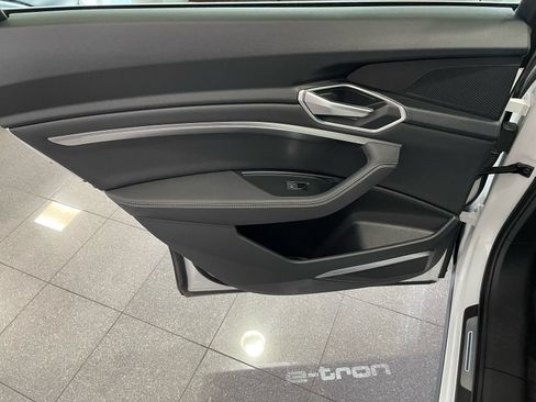Used 2023 Audi e-tron Premium Plus w/ Premium Plus Package AWD/4WD image 33