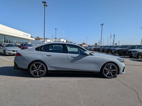 New 2026 BMW 530i xDrive w/ M Sport Package image 2