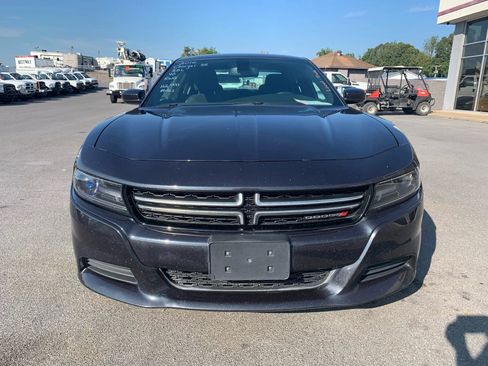 Used 2016 Dodge Charger SE image 2