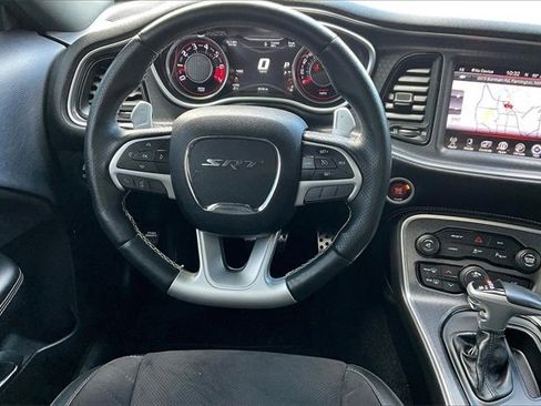 Used 2015 Dodge Challenger SRT image 5