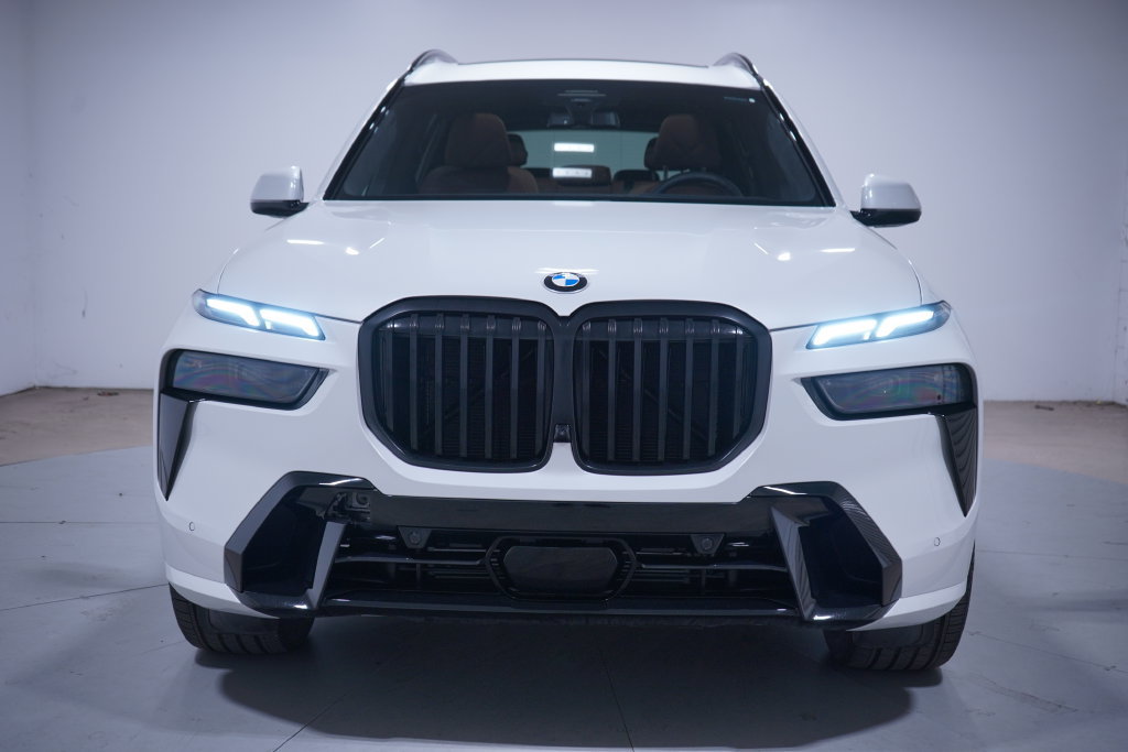 Used 2026 BMW X7 xDrive40i w/ M Sport Package AWD/4WD image 4