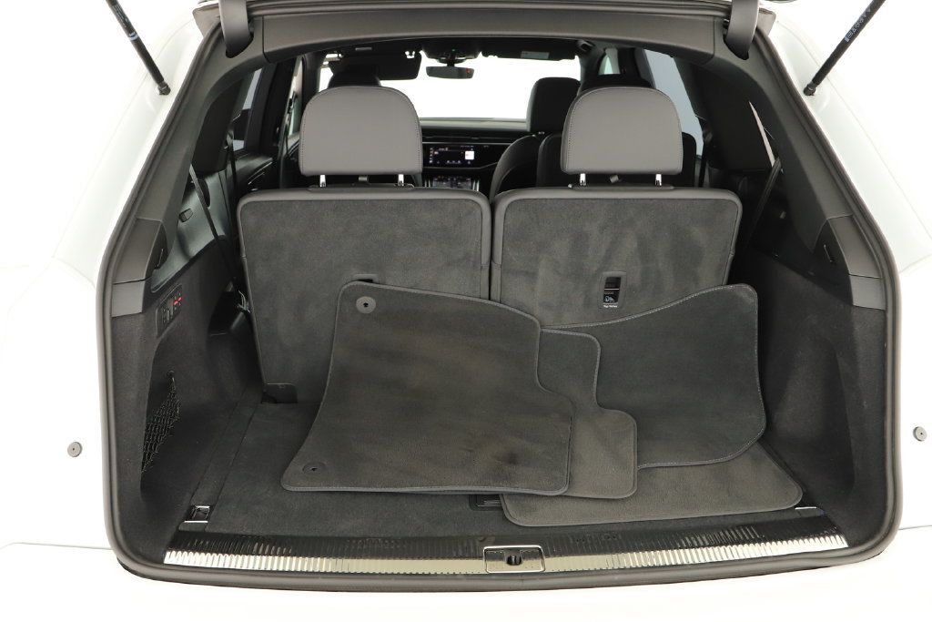 Used 2023 Audi Q7 3.0T Prestige w/ Prestige Package AWD/4WD image 30