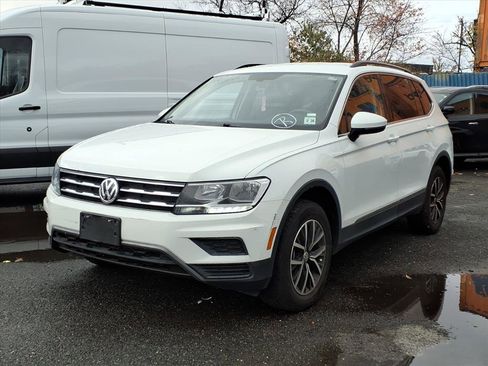 Used 2021 Volkswagen Tiguan SE image 3
