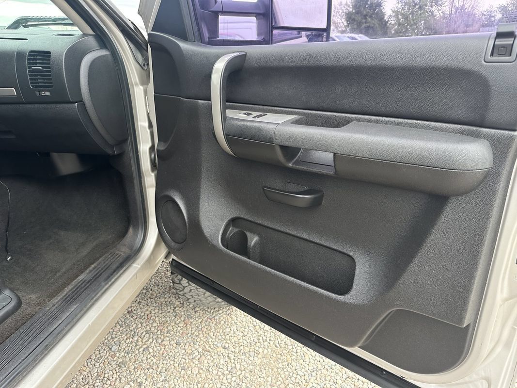 Used 2007 Chevrolet Silverado 1500 LT w/ 1LT Convenience Package RWD image 13