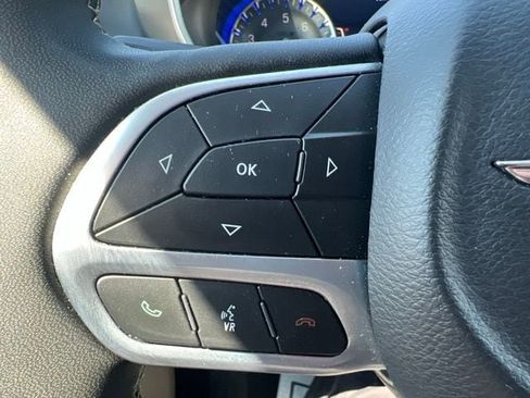 Certified 2024 Chrysler Pacifica Touring-L FWD image 20