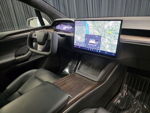 Used 2022 Tesla Model X image 31