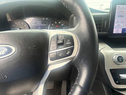 Used 2023 Ford Explorer XLT w/ Equipment Group 202A RWD image 30