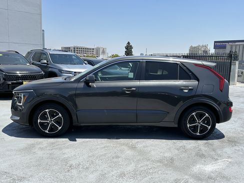 Certified 2023 Kia Niro LX FWD image 3