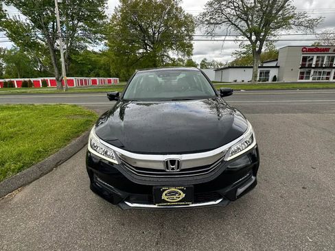 Used 2017 Honda Accord Touring image 2