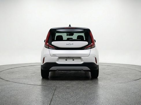 Used 2025 Kia Soul LX w/ LX Technology Package FWD image 6