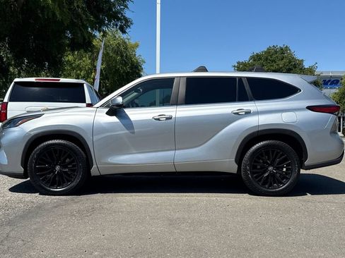 Used 2023 Toyota Highlander L FWD image 5