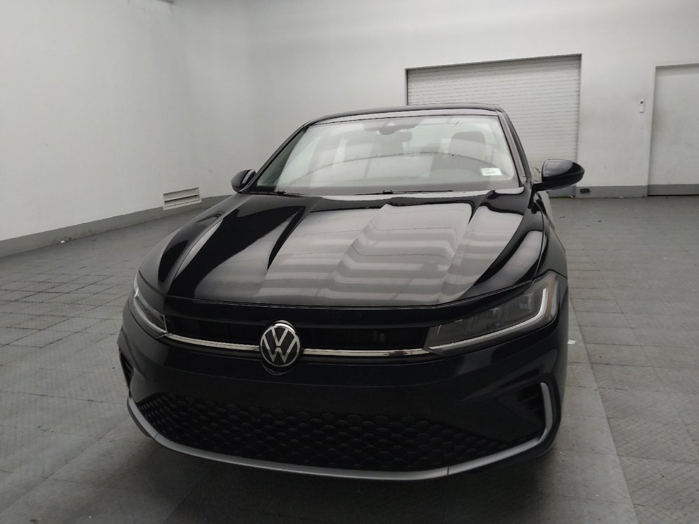 Used 2025 Volkswagen Jetta SE FWD image 15