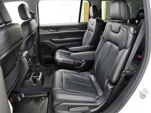 Used 2023 Jeep Grand Cherokee L Limited AWD/4WD image 19