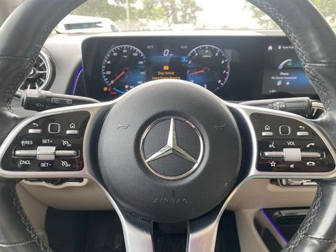Used 2022 Mercedes-Benz GLB 250 4MATIC image 20