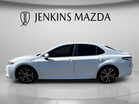 Used 2020 Toyota Camry SE w/ Convenience Package FWD image 7