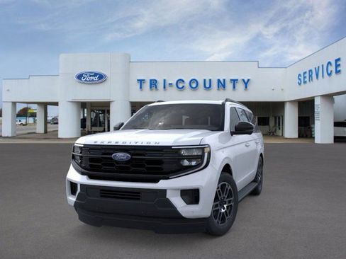 New 2025 Ford Expedition Active image 2