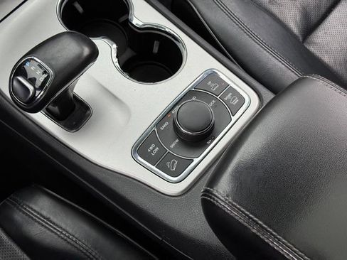Used 2015 Jeep Grand Cherokee High Altitude AWD/4WD image 18