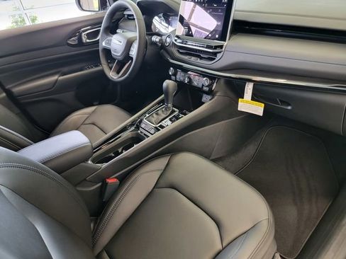 New 2025 Jeep Compass Limited w/ Sun & Sound Group image 22