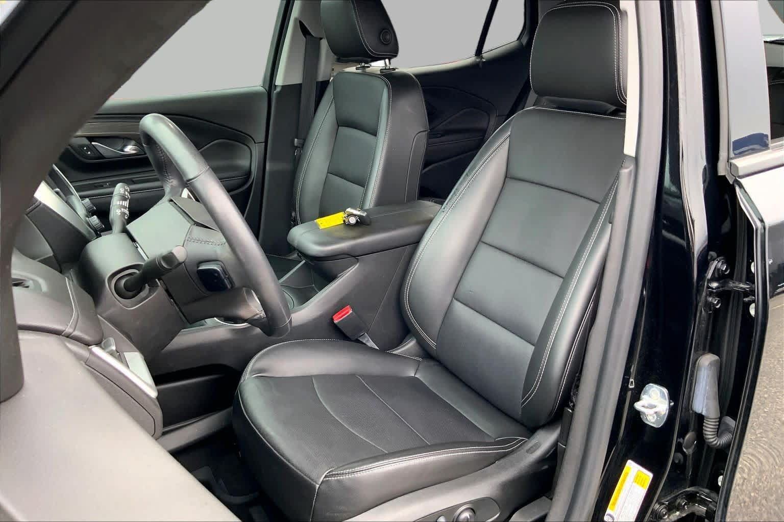 Used 2022 GMC Terrain SLT w/ Infotainment Package II FWD image 7