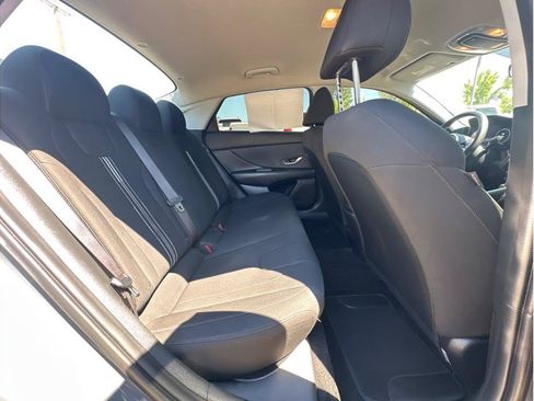 Used 2023 Hyundai Elantra SEL w/ Convenience Package FWD image 12
