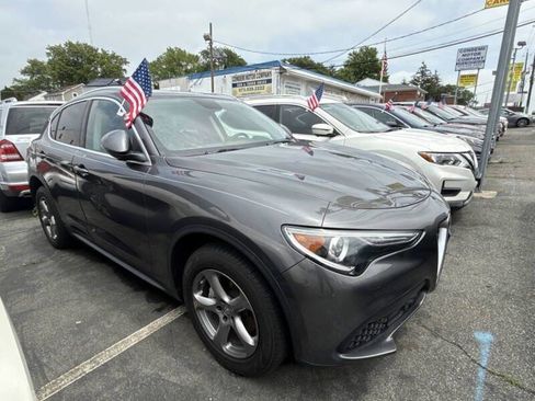 Used 2018 Alfa Romeo Stelvio AWD image 3