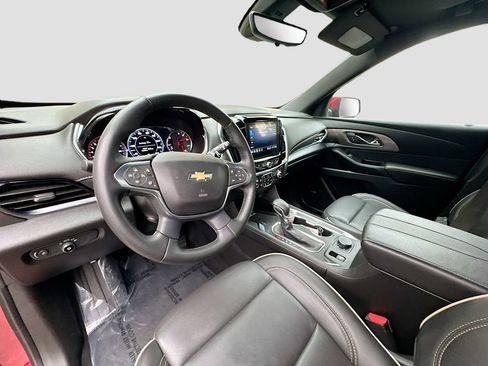 Used 2023 Chevrolet Traverse Premier FWD image 9