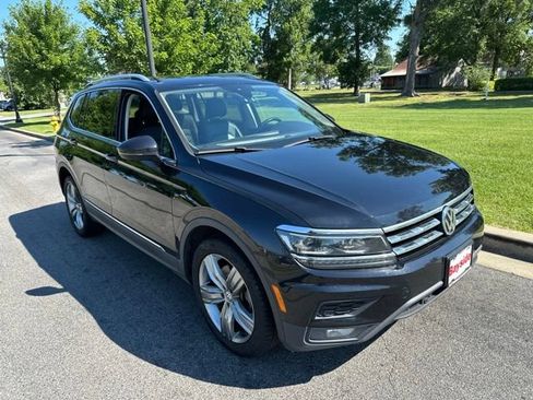 Used 2018 Volkswagen Tiguan SEL Premium AWD/4WD image 24