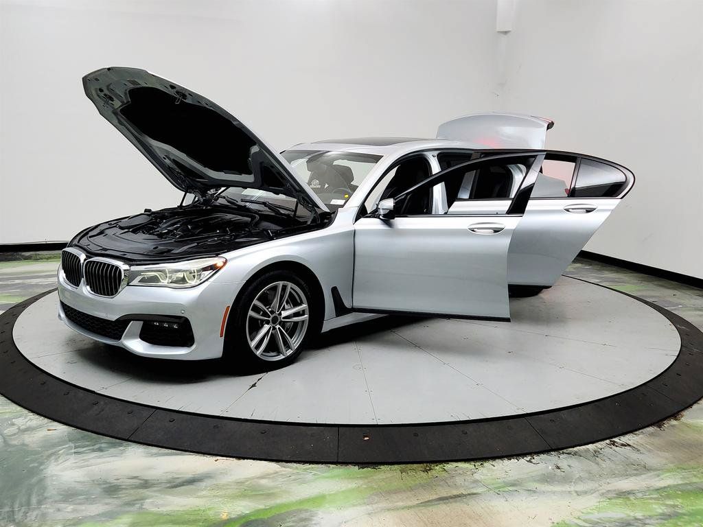Used 2016 BMW 750i xDrive AWD/4WD image 9