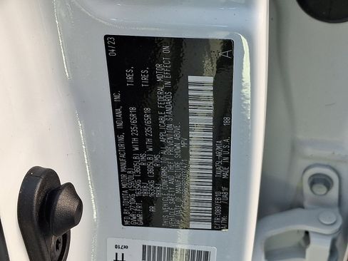 Used 2023 Toyota Highlander XLE image 27